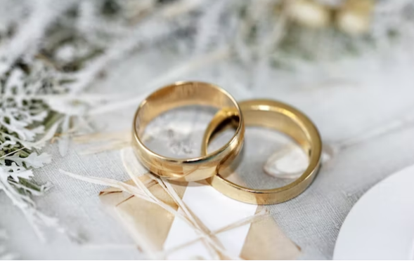 Dispendukcapil dan Pengadilan Agama, Kementerian Agama Kota Surabaya menggelar nikah massal, pada Kamis 15 Desember 2022.  (Foto: Unsplash)