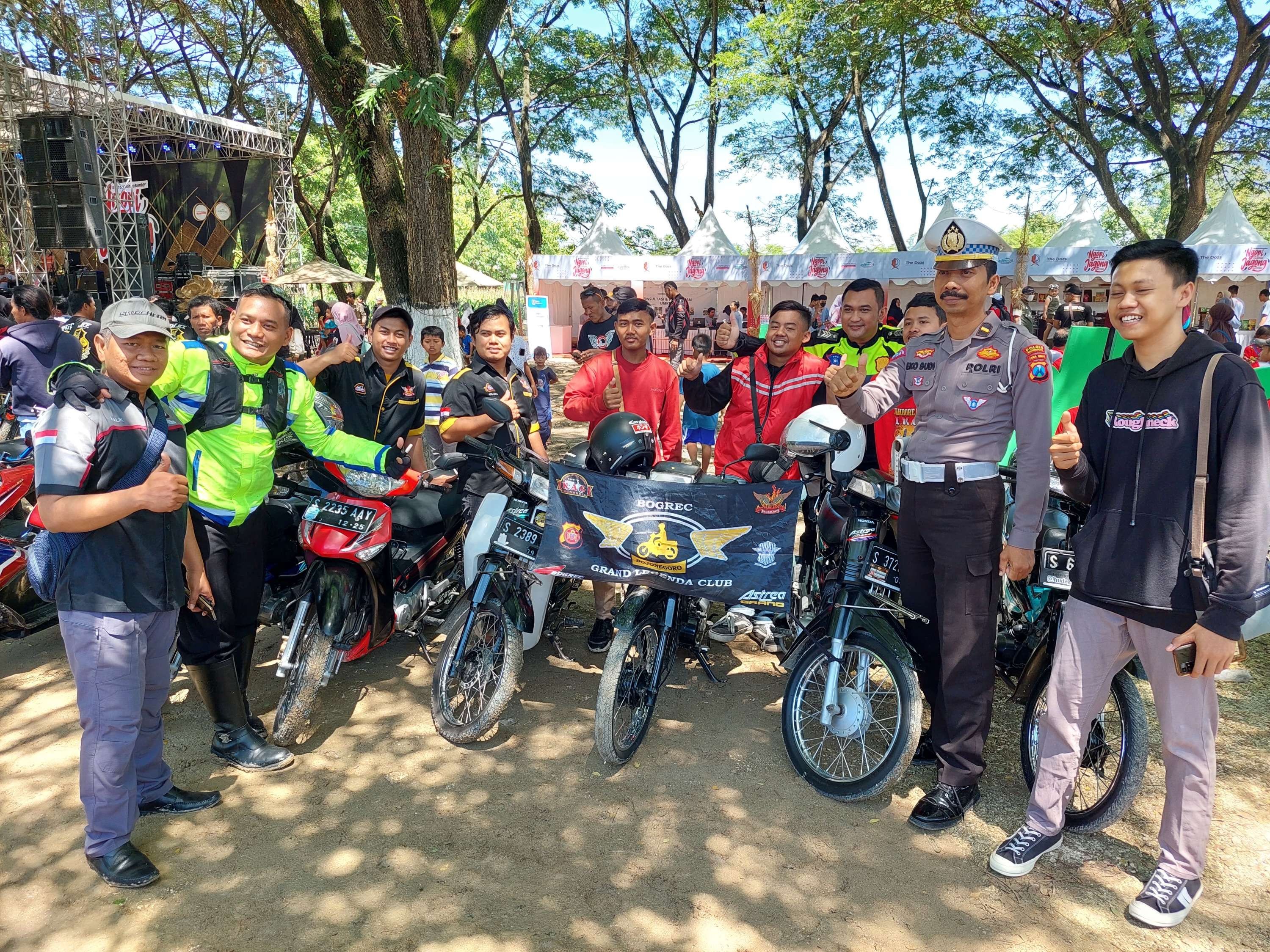 Forum Komunikasi Otomotif Bojonegoro (FKOB), dengan 1200 orang deklarasi diri Anti-Kekerasan di Halaman GOR The Dozs Dolokgede Kecamatan Tambakrejo Bojonegoro, Minggu 18 Desember 2022. (Foto: dok. Komunitas Club Otomotif)