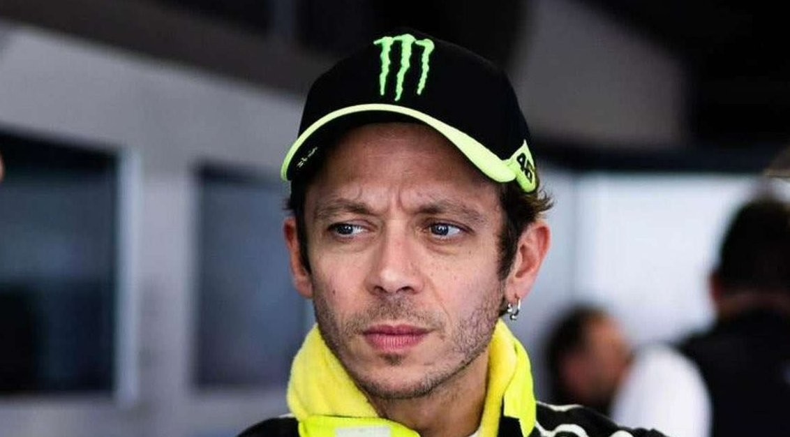 Valentino Rossi peringatkan Yamaha agar melakukan lebih dalam pengembangan motornya di MotoGP. (Foto: Twitter/@ValeYellow46)