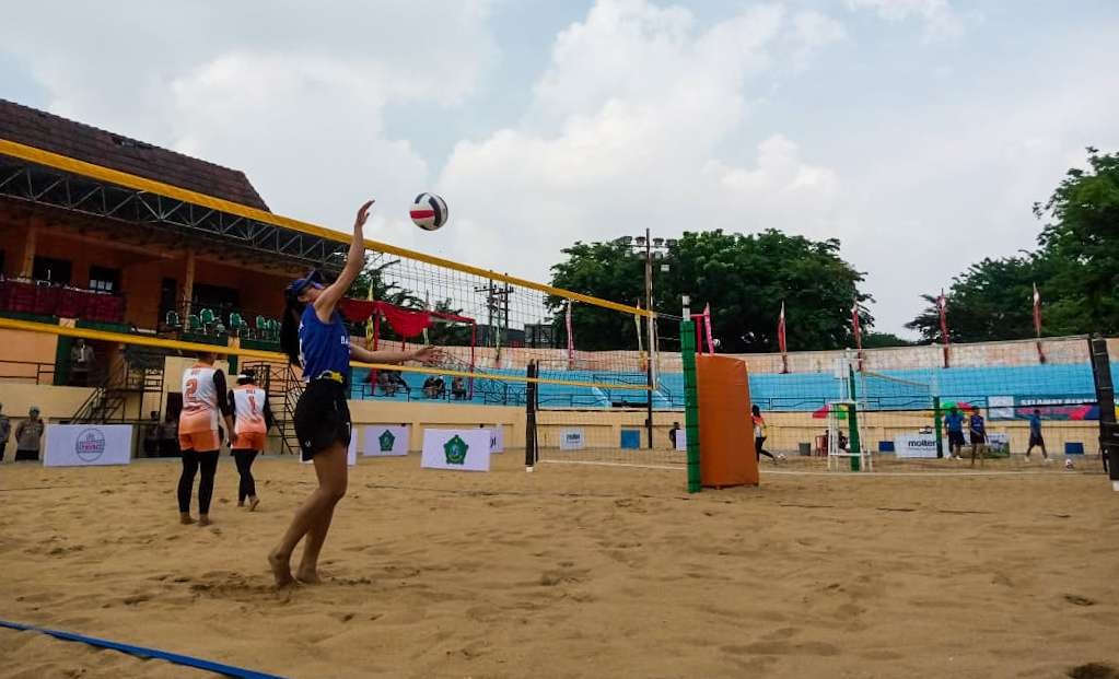 Liga voli pantai nasional digelar Sidoarjo, Jawa Timur. (Foto: Aini Arifin/Ngopibareng.id)