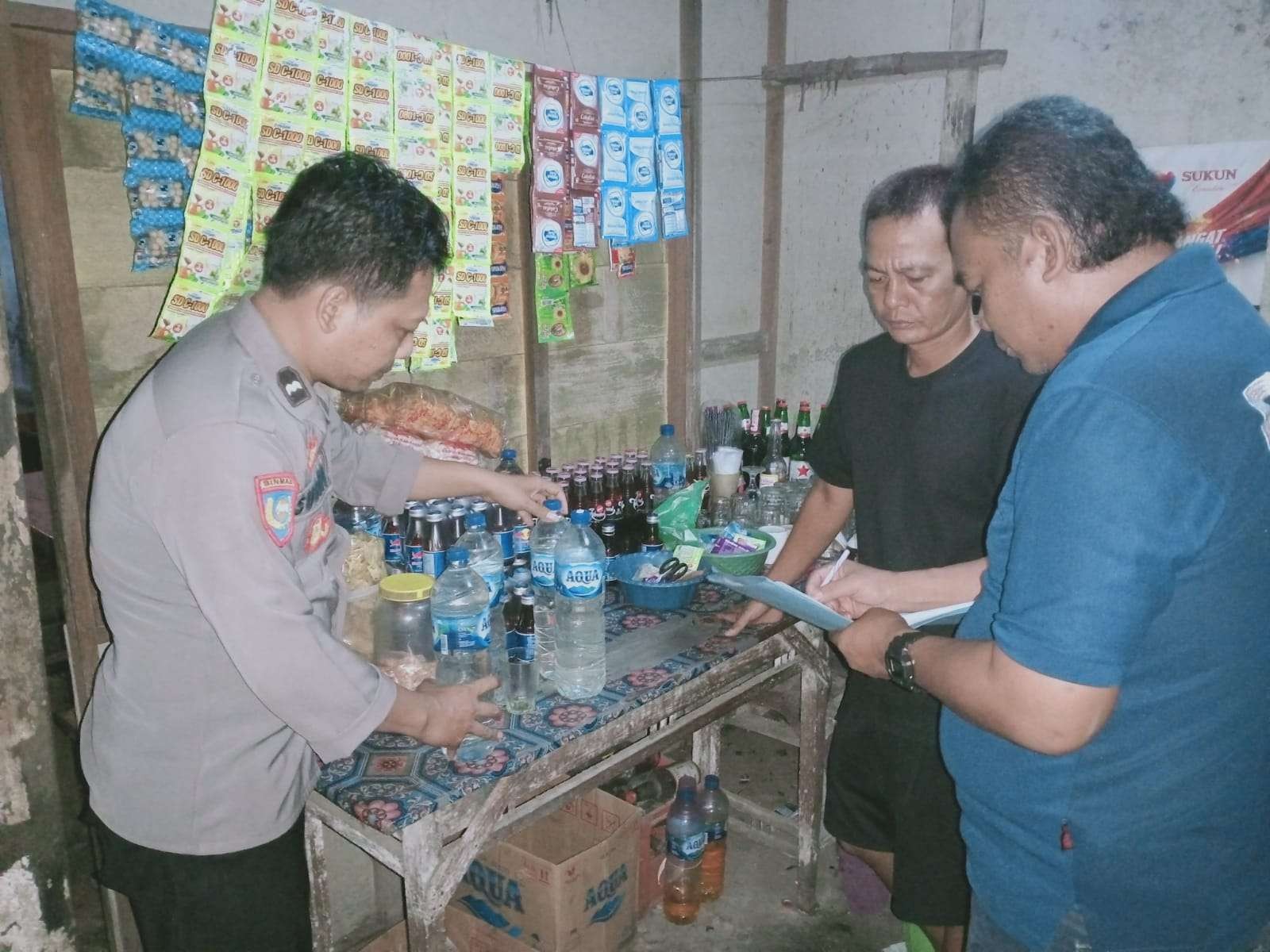 Polres Blora Razia miras di warung-warung (foto: Humas Polres Blora)