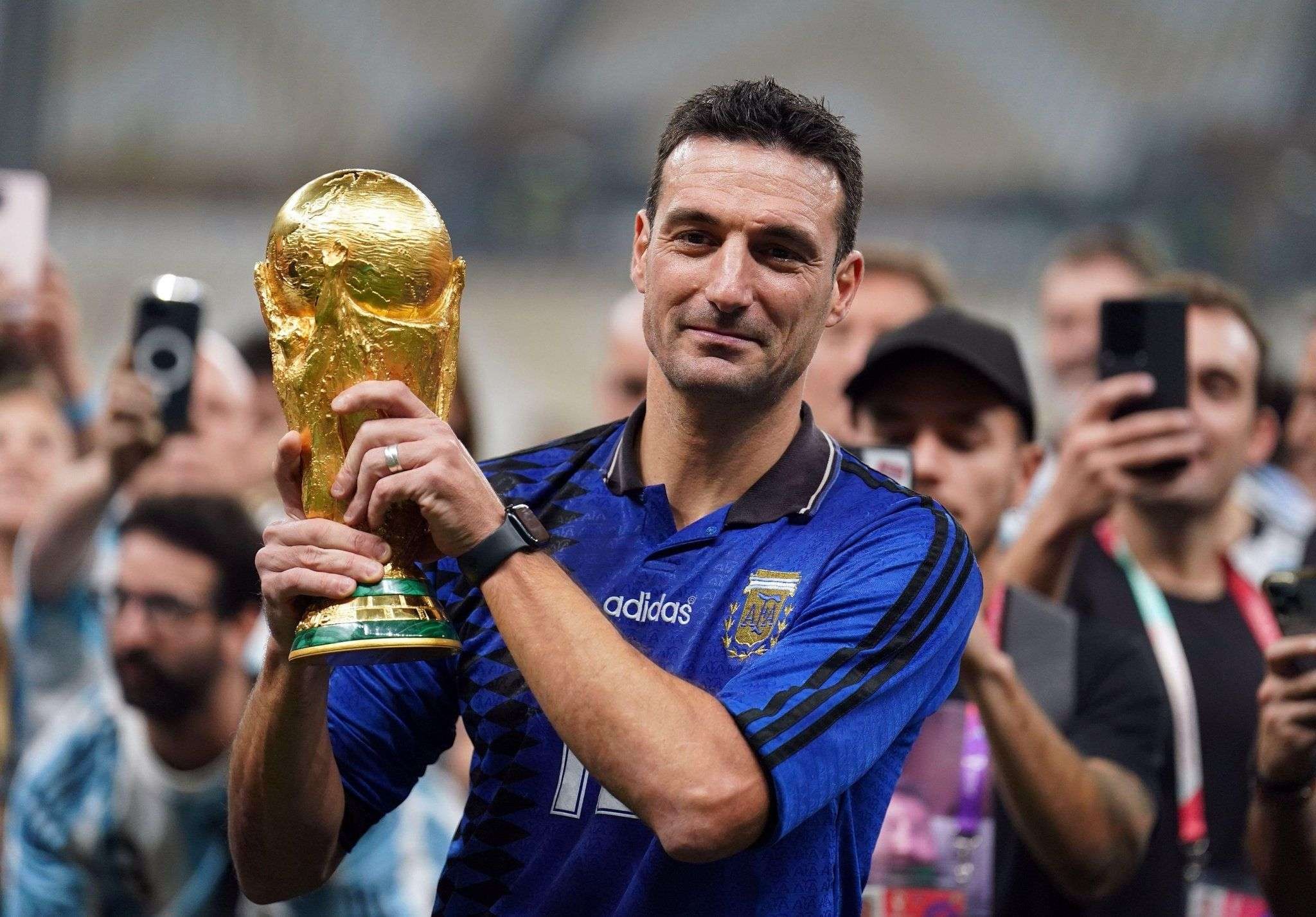 Pelatih Lionel Scaloni tak disambut dengan pesta di kampung halamannya sendiri, Pujato. (Foto: FIFA)