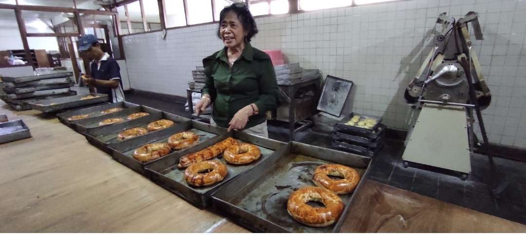 Rasanya leker, kue natal yang kebanjiran pesanan jelang perayaan Natal. (Foto: Fendi Lesmana/Ngopibareng.id)