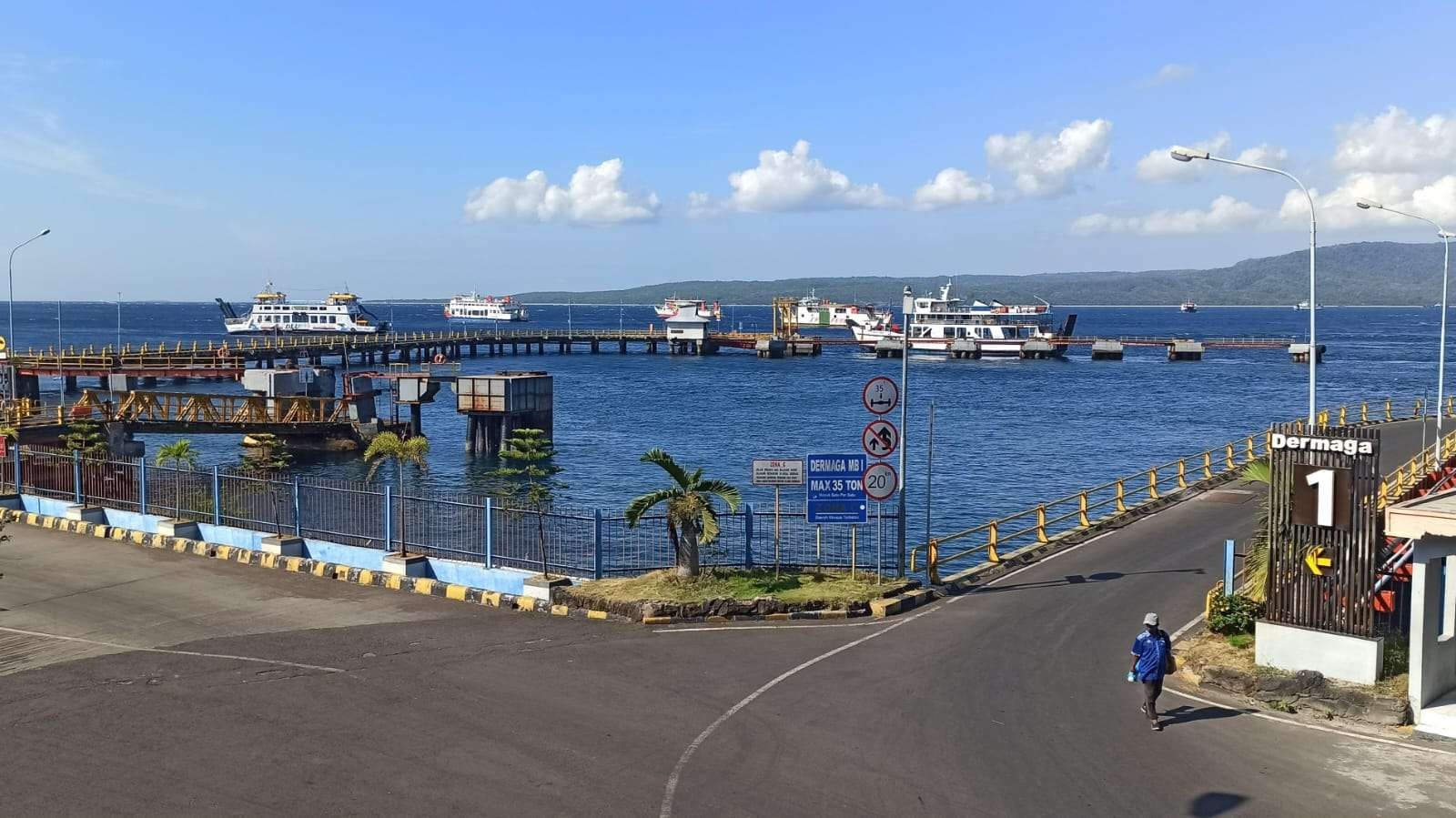 Dermaga MB 1, satu dari delapan dermaga yang ada di Pelabuhan Ketapang yang disiapkan untuk pelayanan libur Nataru. (Foto: Muh Hujaini/Ngopibareng.id)