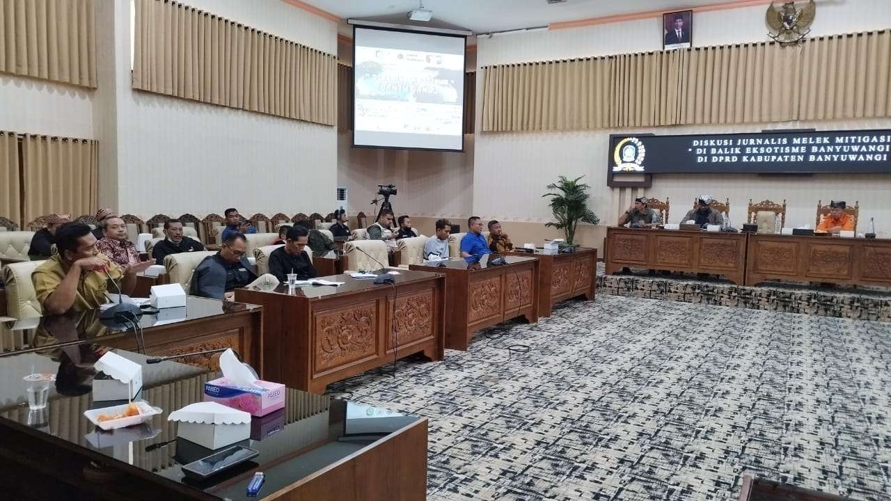 Diskusi mitigasi bencana yang digelar jurnalis di Banyuwangi. (Foto: Muh Hujaini/Ngopibareng.id)