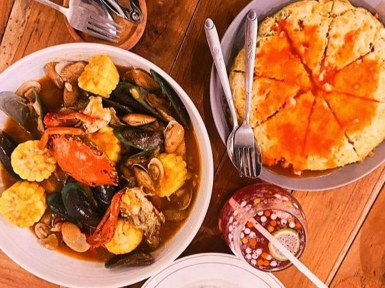 Seafood di Cafe Beach Santorini Jember diolah menggunakan rempah khas Yunani (Foto: Istimewa)