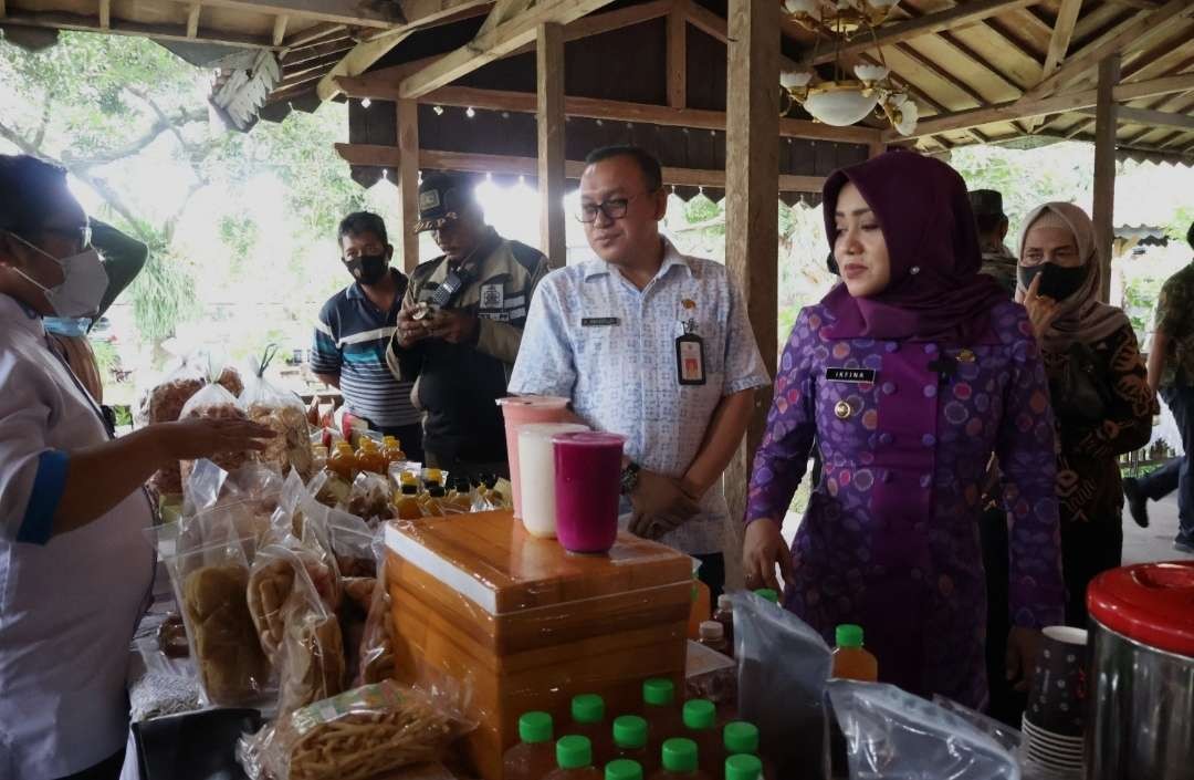 Puluhan pelaku IKM terima sertifikat halal. (Foto: Dokumen Kominfo)