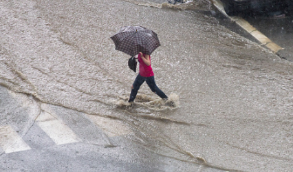 Badan Meteorologi, Klimatologi, dan Geofisika (BMKG) Juanda memprakirakan sejumlah wilayah di Jawa Timur hujan sejak pagi, saat Natal hari ini. (Foto: Unsplash)