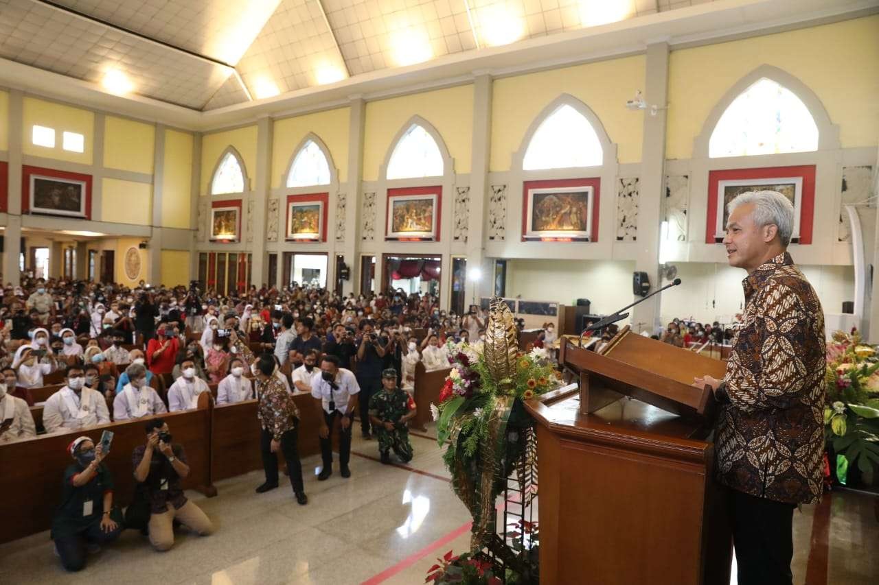 Gubernur Jawa Tengah Ganjar Pranowo melakukan safari Natal, Minggu 25 Desember 2022. (Foto: Diskominfo Jateng)