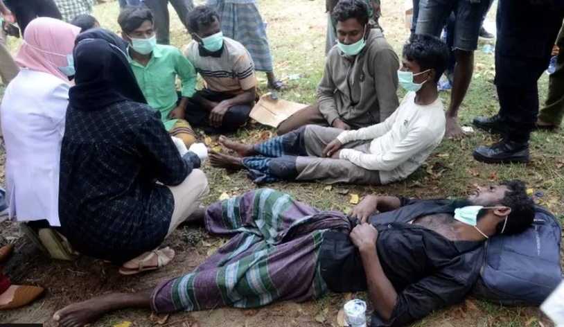 Puluhan pengungsi Rohingya terdampar di Aceh. Pengungsi yang semuanya laki-laki terdampar menumpang perahu kayu. (Foto: Reuters(