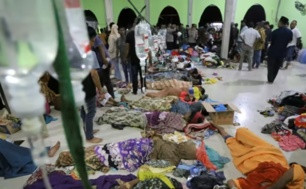 Jumlah pengungsi Rohingya yang terdampar di Aceh mencapai 200 orang, per Selasa 27 Desember 2022. Dua perahu terdampar di hari yang sama. (Foto: CNA/AFP)