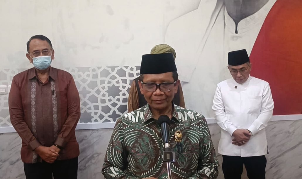 Menkopolhukam, Mahfud MD, saat jelaskan sistem digital terkait dana hibah pemerintah (Foto: Andhi Dwi/Ngopibareng.id)