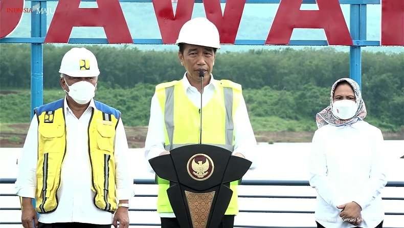 Presiden Joko Widodo (Jokowi) meresmikan Bendungan Sadawarna di Kecamatan Cibogo, Kabupaten Subang, Jawa Barat. (Foto: Setwapres)