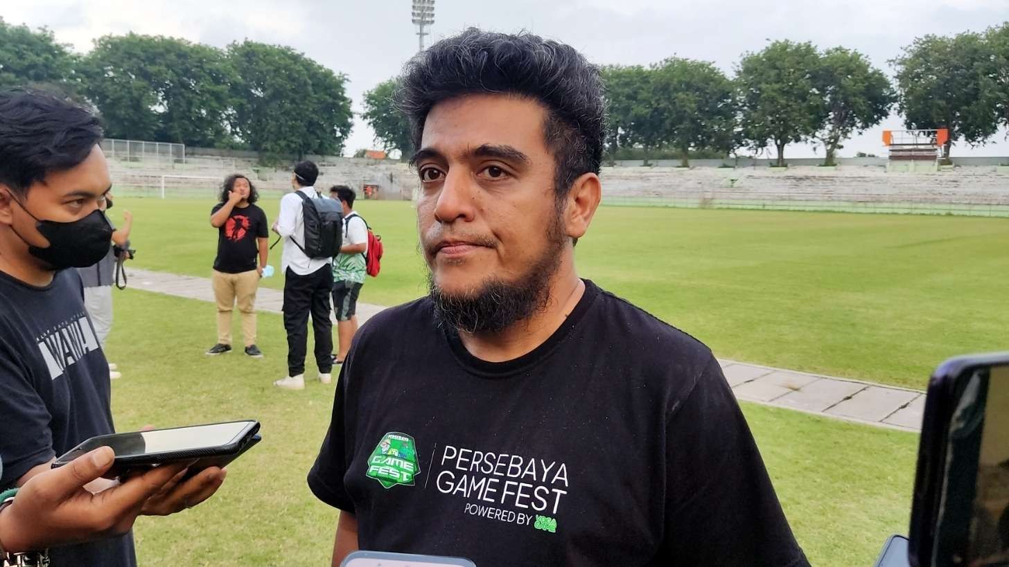 Manajer Persebaya, Yahya Alkatiri saat ditemui usai latihan tim di Stadion Gelora 10 November, Surabaya, Rabu 28 Desember 2022. (Foto: Fariz Yarbo/Ngopibareng.id)