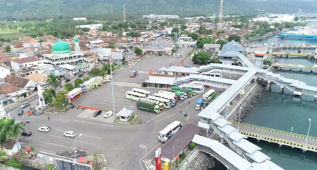 Pelabuhan Ketapang, Banyuwangi tampak dari udara (foto: Dewa for Ngopibareng.id)