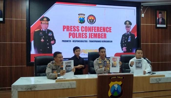 Kapolres Jember memaparkan kasus pencurian mobil Daihatsu Xenia (Foto: Rusdi/Ngopibareng.id)