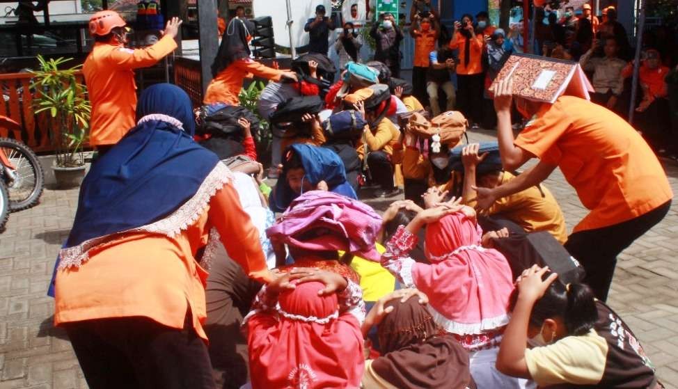 Sejumlah anak diajari bagaimana merespon terjadinya bencana (Foto:istimewa)