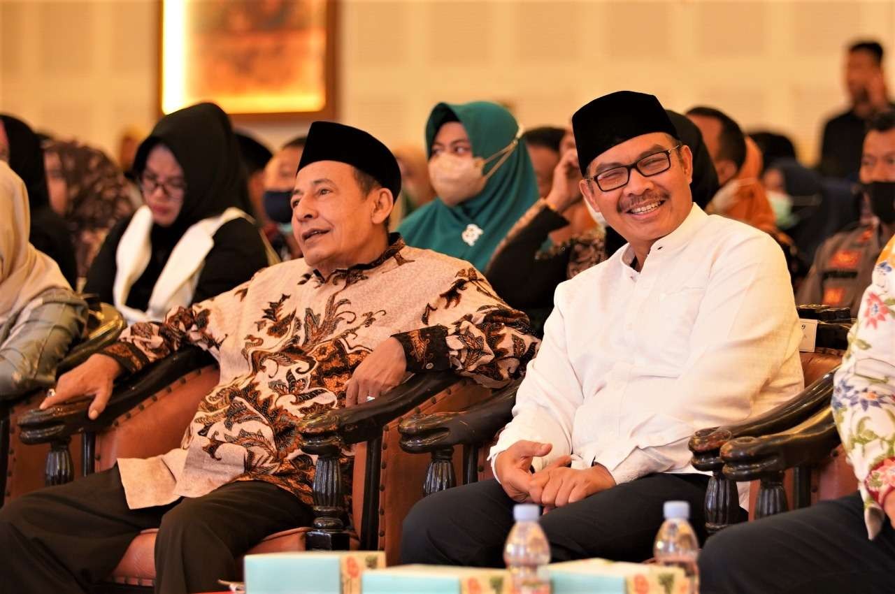 Habib Muhammad Luthfi bin Ali bin Yahya dalam  Sosialisasi dan Pembekalan untuk mempercepat menurunkan stunting bagi para penyuluh agama dan penyuluh KB di Pekalongan. (Foto: bkkbn)