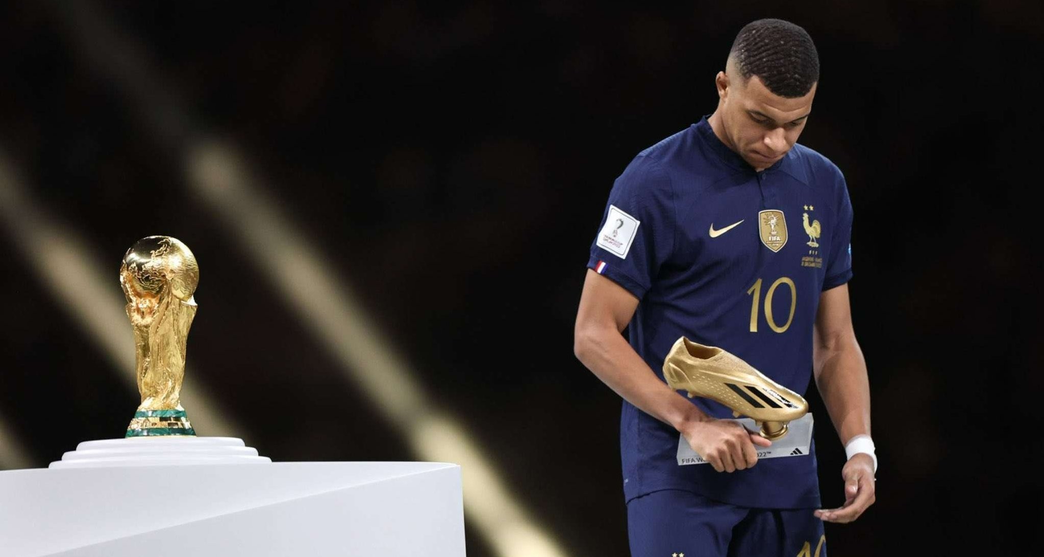 Kylian Mbappe akhirnya mengungkapkan isi percakapannya dengan Lionel Messi usai final Piala Dunia 2022