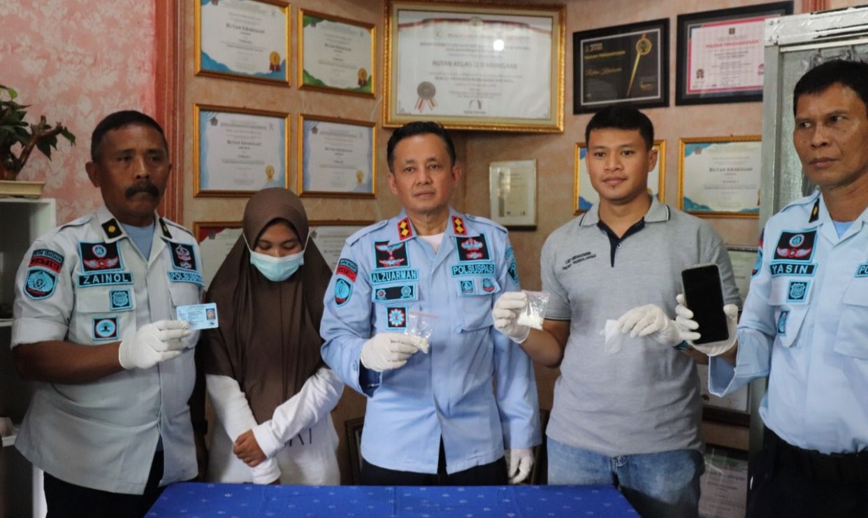 Ratusan butir obat penenang diselundupkan dalam kemaluan seorang perempuan, tujuannya jenguk suami ke Rutan Kraksaan, Probolinggo, Jawa Timur. (Foto: Dokumentasi Kakanwil Kemenkumham Jatim)