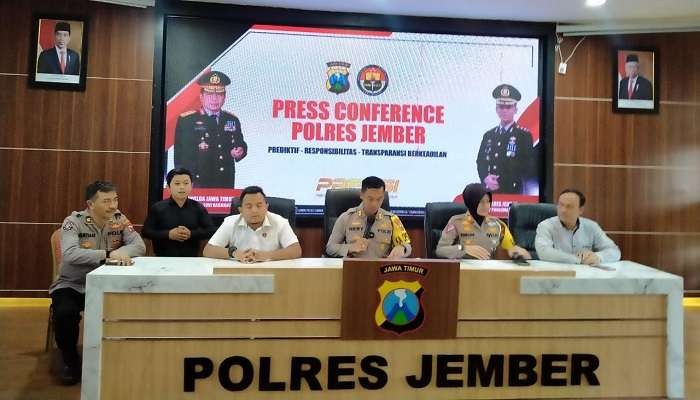 Kapolres Jember AKBP Hery Purnomo memaparkan angka kecelakaan dan jumlah pelanggar lalu lintas selama tahun 2022 (Foto: Rusdi/Ngopibareng.id)