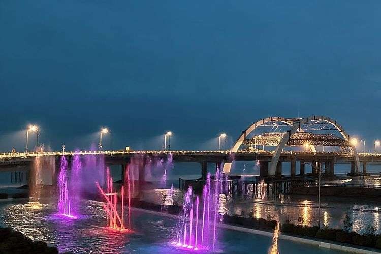 Jembatan Suramadu Surabaya yang ditutup pada malam tahun baru. (Foto: Ist)