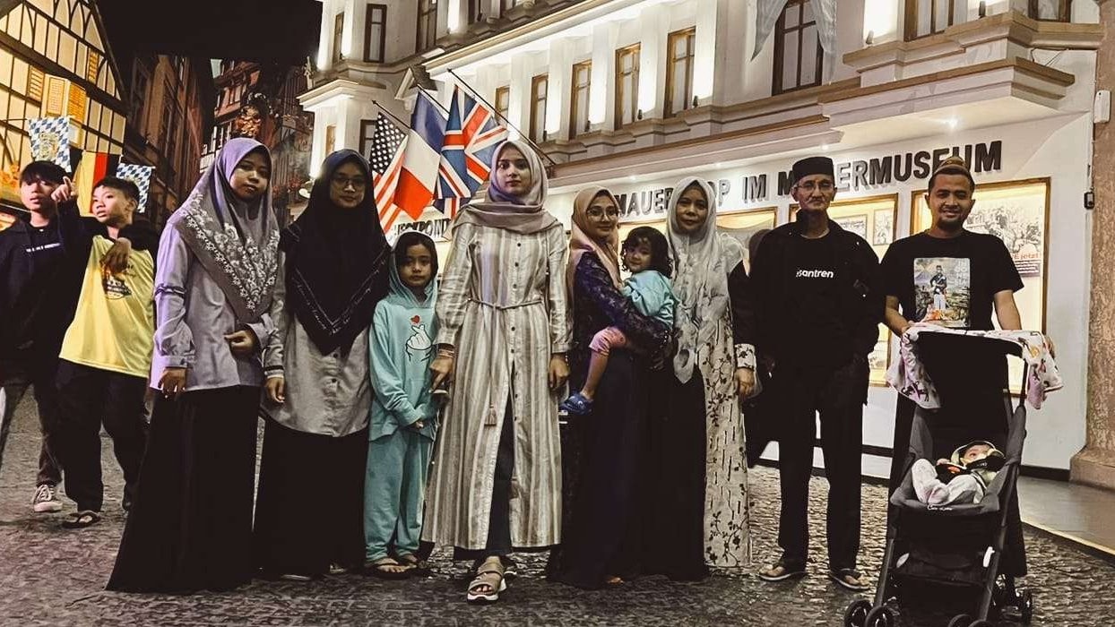 KH Husein Muhammad dan Museum Belanda. (Foto: Istimewa)