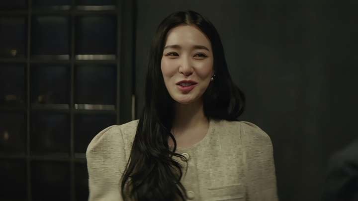 Tiffany Young alias Tiffany SNSD atau Girl's Generation, gabung dengan manajemen Sublime dan membintangi drakor hits, Reborn Rich. (Foto: JTBC)