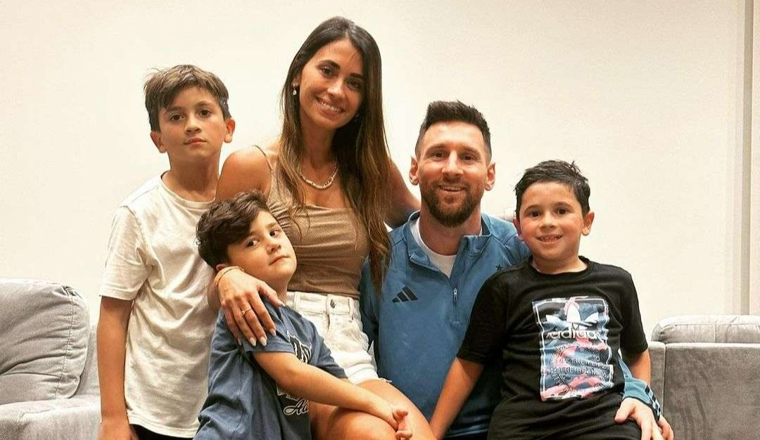 Lionel Messi memposting foto bersama keluarganya dan menuliskan pesan emosional kepada seluruh orang yang mendukungnya.