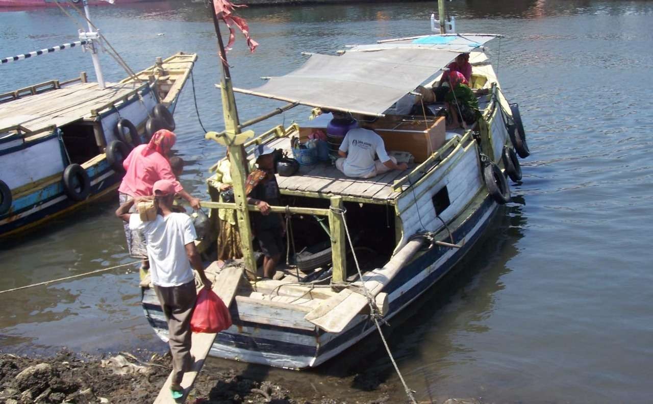 Sebagian besar perahu penyeberangan Probolinggo - Giliketapang ini sudah sekitar sepekan tidak beroperasi karena gelombang tinggi. (Foto: Ikhsan Mahmudi/Ngopibareng.id)