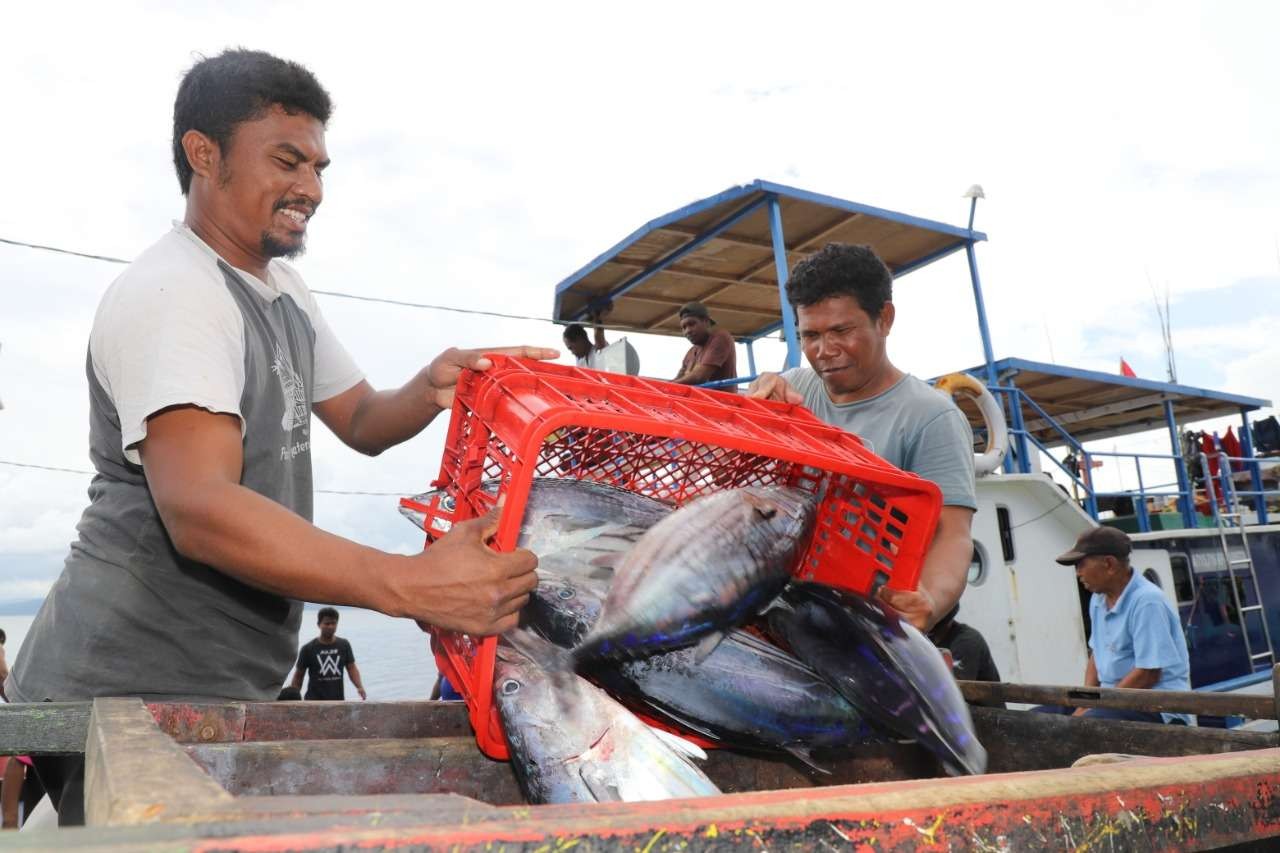 Pedagang ikan hasil tangkapan dari nelayan. (Foto: dok. Kementerian Kelautan dan Perikanan)