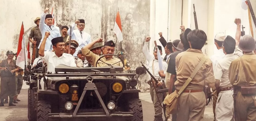 Walikota Surabaya Eri Cahyadi memerankan Presiden ke-1 RI, Soekarno dalam film Soera Ing Baja: Gemuruh Revolusi 45. (Foto: Instagram @surabaya)