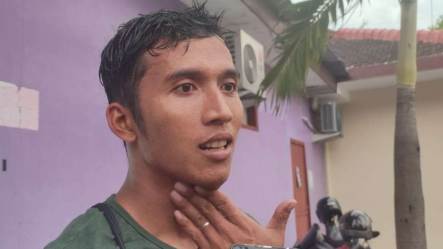 Mantan Kapten Tim Persedikab Kediri Khanafi terlihat ikut berlatih bersama tim Persik Kediri di Stadion Brawijaya Kediri. (Foto: Fendi Lesmana/Ngopibareng.id)