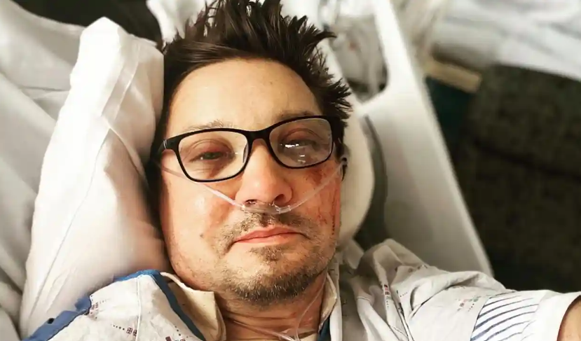 Jeremy Renner, pemeran Hawkeye dalam The Avengers, mengalami kecelakaan pada Minggu, 1 Januari 2023. Aktor 51 tahun itu tertimpa traktor salju. (Foto: Instagram)