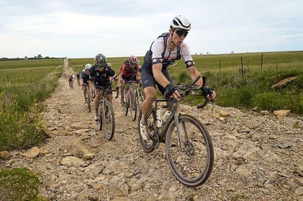 Penggunaan aero bar di handlebar seperti ini dilarang di Unbound Gravel 2023.