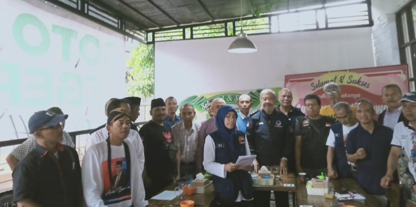 Relawan Anies Baswedan saat melakukan deklarasi di Jalan Aries Munandar, Kota Malang (Foto: Lalu Theo/Ngopibareng.id)