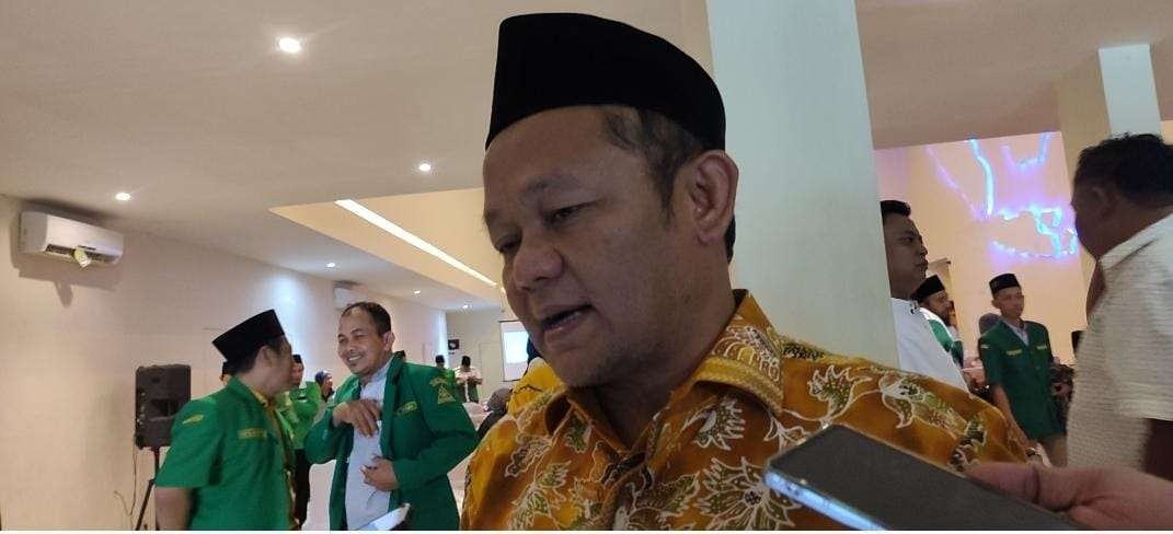 Anggota DPR RI Sarmuji, puji layanan transportasi massal kereta api. (Foto: Fendi Lesmana/Ngopibareng.id)