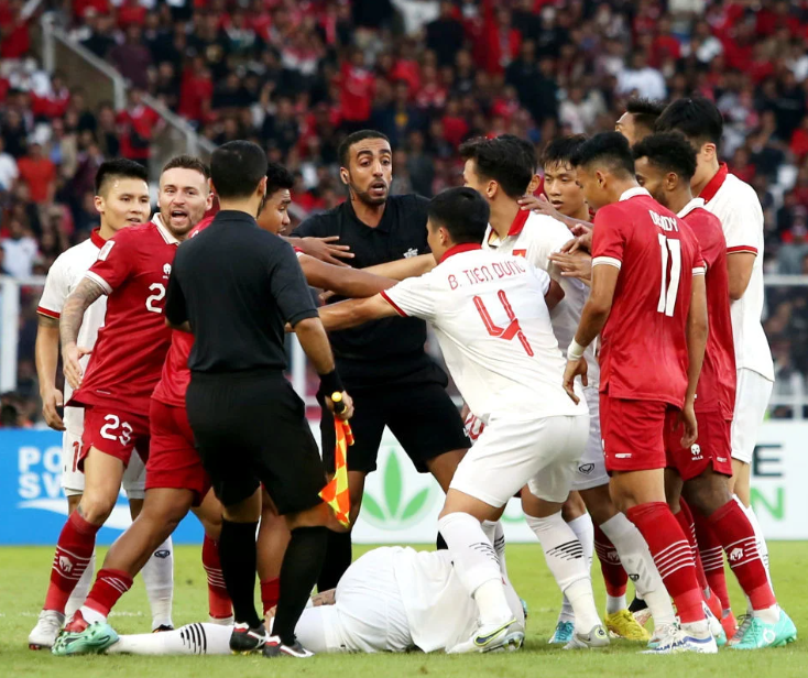 Omar Al-Yaqoubi wasit yang pimpin pertandingan semifinal Piala AFF, Timnas Indonesia vs Vietnam (Foto: Instagram @refreeomar)