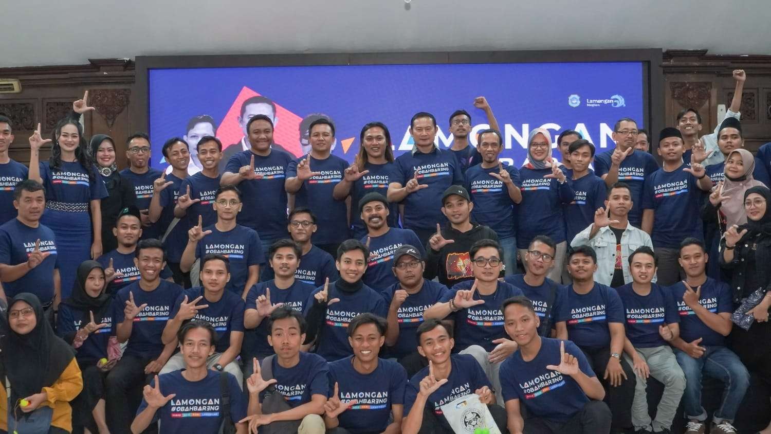 Bupati Lamongan, Yuhronur Efendi foto bersama peserta KSBN dan peserta Obah Bareng Lamongan (Foto: Istimewa)