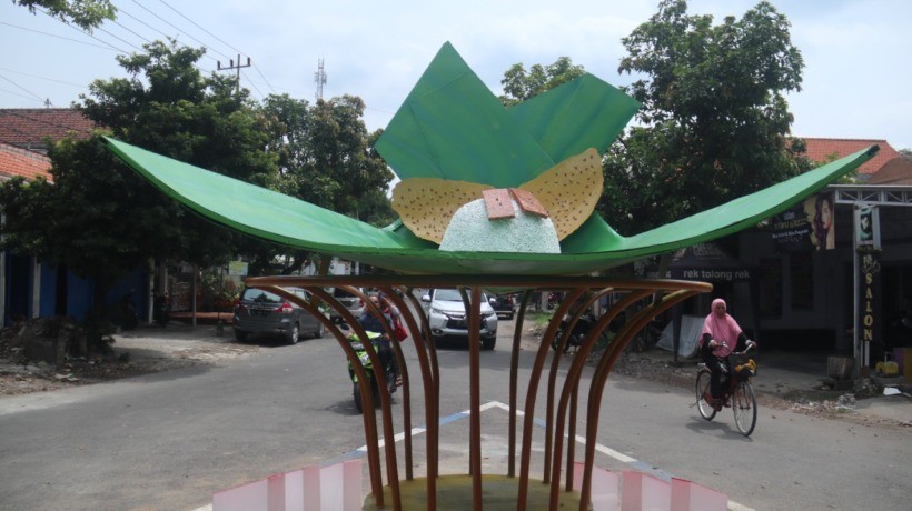 Tugu Pecel Kertosono, Jawa Timur. (Foto: nganjukkab.go.id)