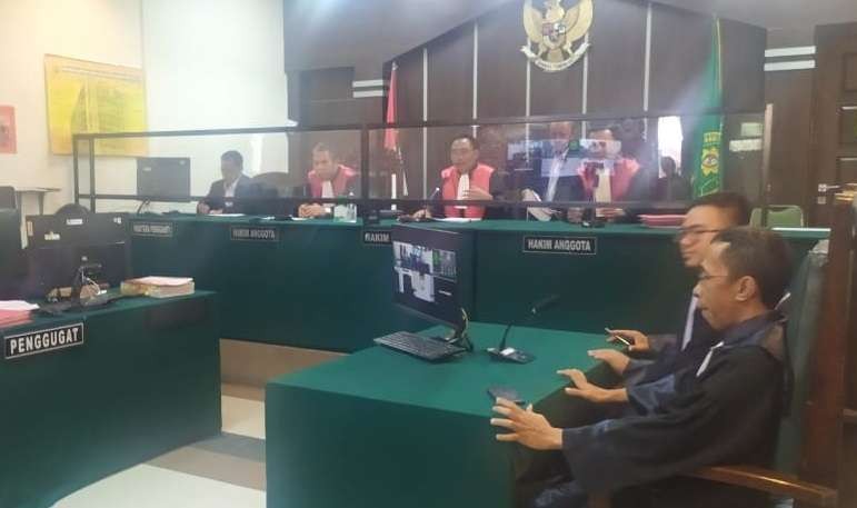 Sidang pembacaan vonis 4 bulan penjara terhadap Kades Klatakan, Tanggul, Jember (Foto: Rusdi/Ngopibareng.id)