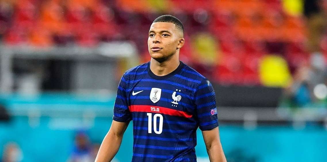 Kylian Mbappe tak sependapat dengan presiden asosiasi sepak bola Prancis soal Zinedine Zidane. (Foto: Twitter/@KMbappe)