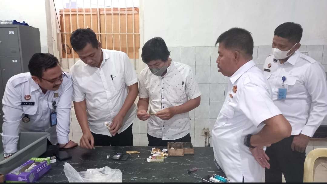 Seorang perempuan selundupkan rokok berisi sabu di Lapas, ketahuan petugas Lapas Kediri (Foto: Istimewa)