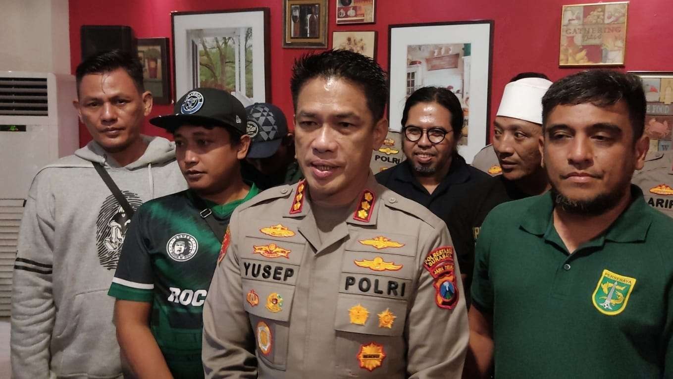 Kapolrestabes Surabaya, Kombes Pol Ahmad Yusep Gunawan usai pertemuan dengan Manajemen Persebaya dan Bonek Mania di Surabaya, Rabu 11 Januari 2022. (Foto: Fariz Yarbo/Ngopibareng.id)