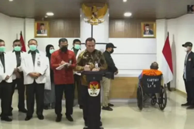 Ketua KPK Firli Bahuri ketika konferensi pers terkait kasus dugaan suap Gubernur Papua Lukas Enembe. (Foto: Tangkapan Layar Youtube KPK RI)