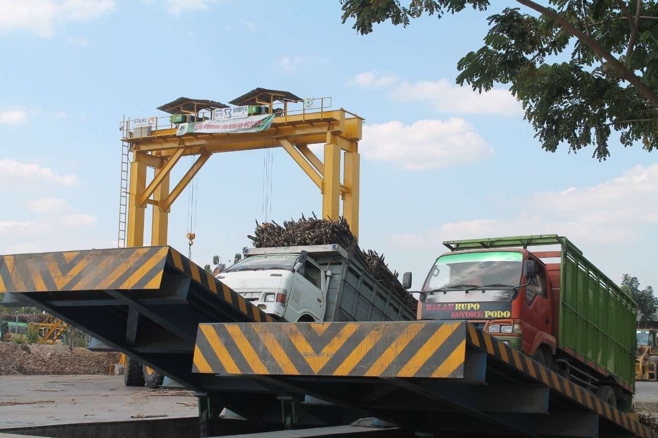 Truk bongkar tebu di Pabrik Gula Blora PT Gendhis Multi Manis  (Foto: Humas PT Gendhis Multimanis)