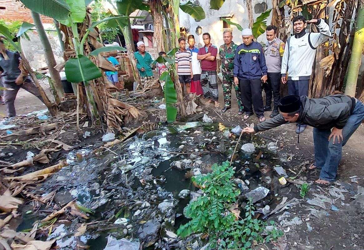 Di kubangan ini bocah usia tiga tahun di Kelurahan/Kecamatan Kademangan, Kota Probolinggo ditemukan tewas mengapung. (Foto: Ikhsan Mahmudi/Ngopibareng.id)