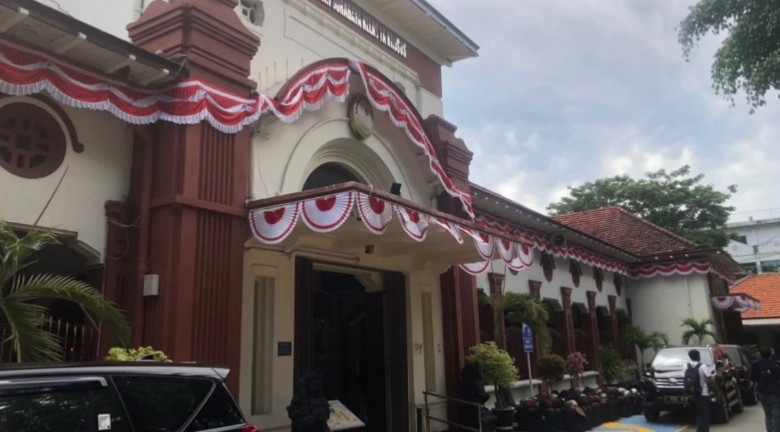 Bonek tolak kedatangan Aremania saat sidang Kanjuruhan di PN Surabaya (Foto: Andhi Dwi/Ngopibareng.id)