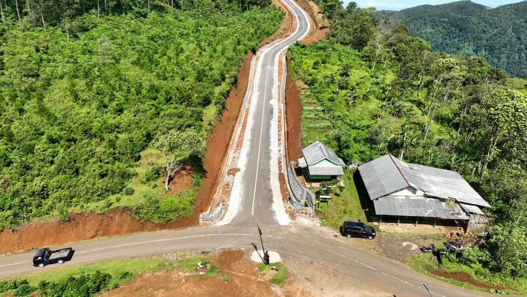 Ruas jalan provinsi di Desa Pasir Panjang, Kecamatan Salem, Brebes, Jawa Tengah. (Foto: Pemprov Jateng)