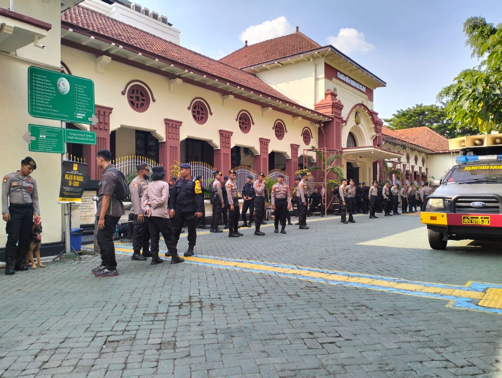 Simulasi pengamanan sidang Kanjuruhan di PN Surabaya (Foto: Andhi Dwi/Ngopibareng.id)